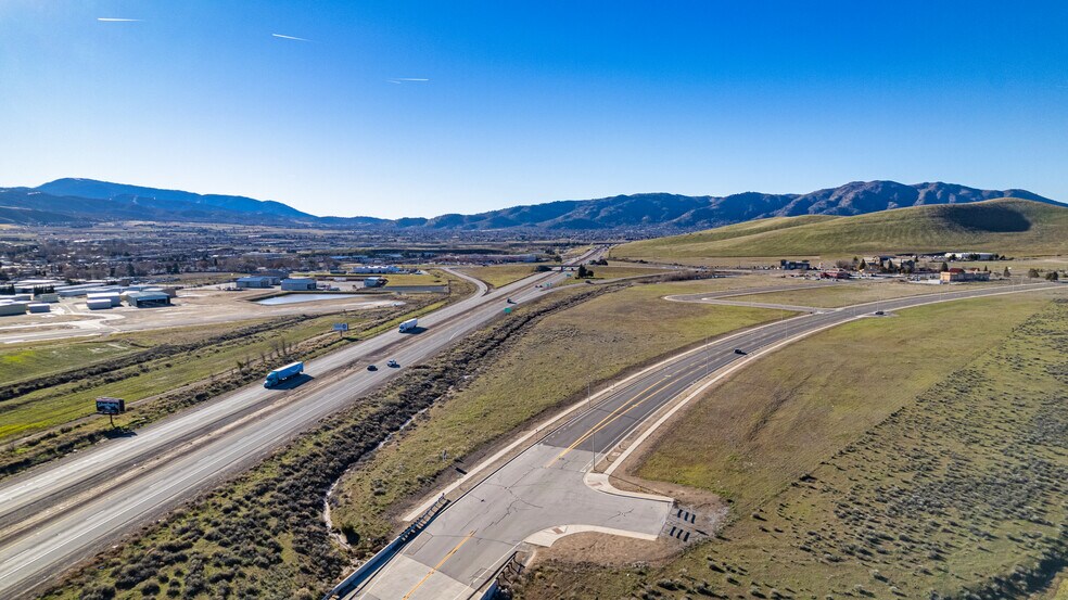 Challenger Dr, Tehachapi, CA à vendre - Photo de l’immeuble – Image 2 sur 5