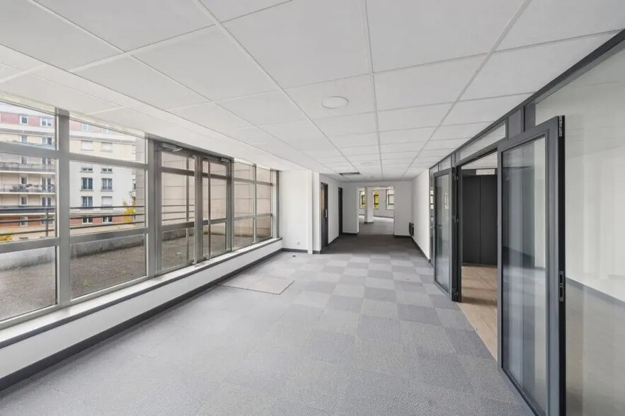 6-8 Rue Eugène Et Armand Peugeot, Rueil-Malmaison à louer - Photo de l’immeuble – Image 3 sur 11