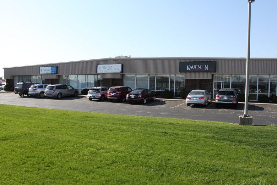 2000 W Pioneer Pky, Peoria, IL à louer - Photo de l’immeuble – Image 1 sur 4