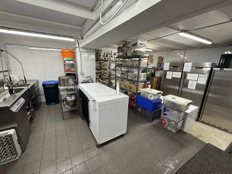 Local commercial dans Paris à louer - Photo intérieure – Image 2 sur 5