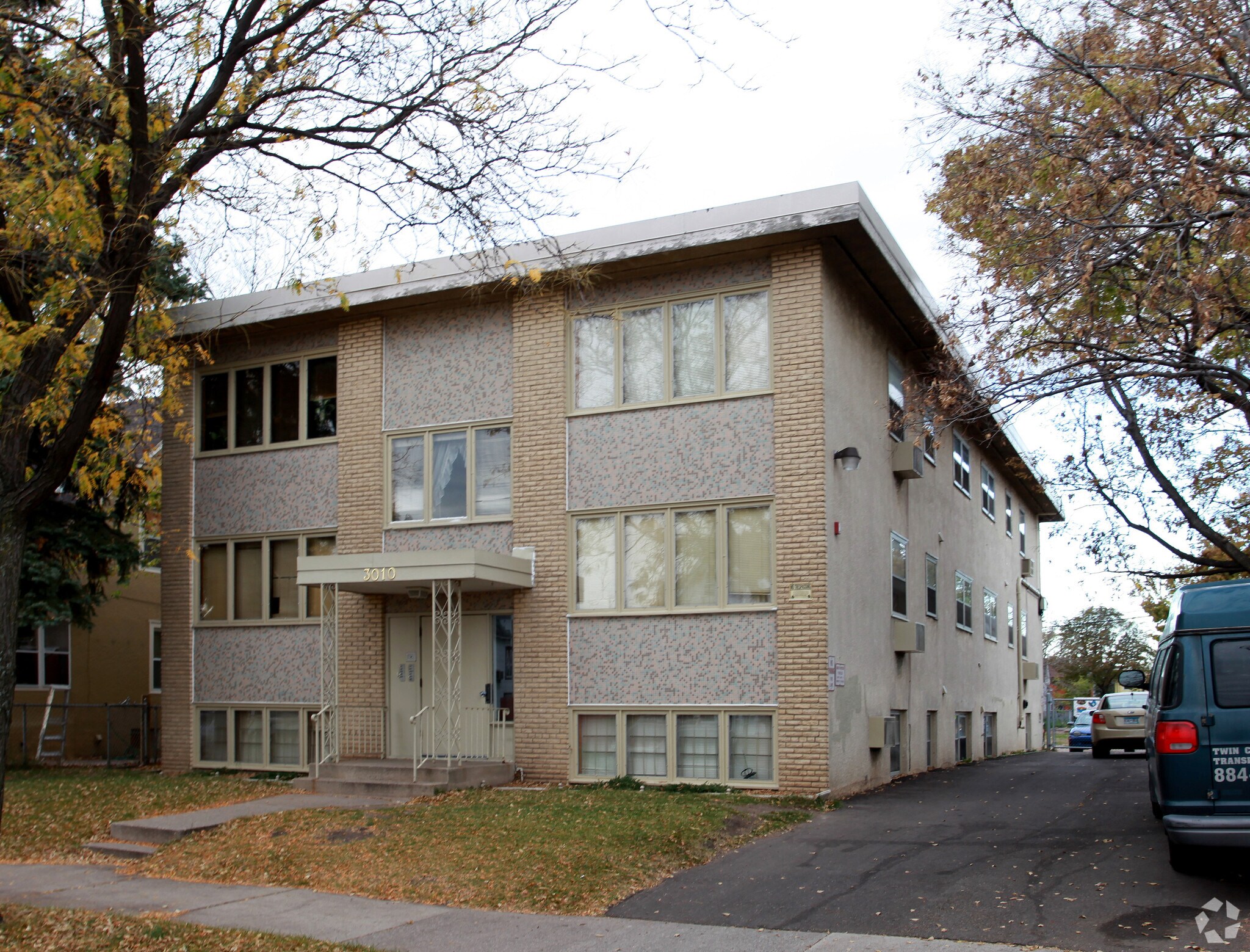 3010 20th Ave S, Minneapolis, MN à vendre Photo de l’immeuble– Image 1 sur 9
