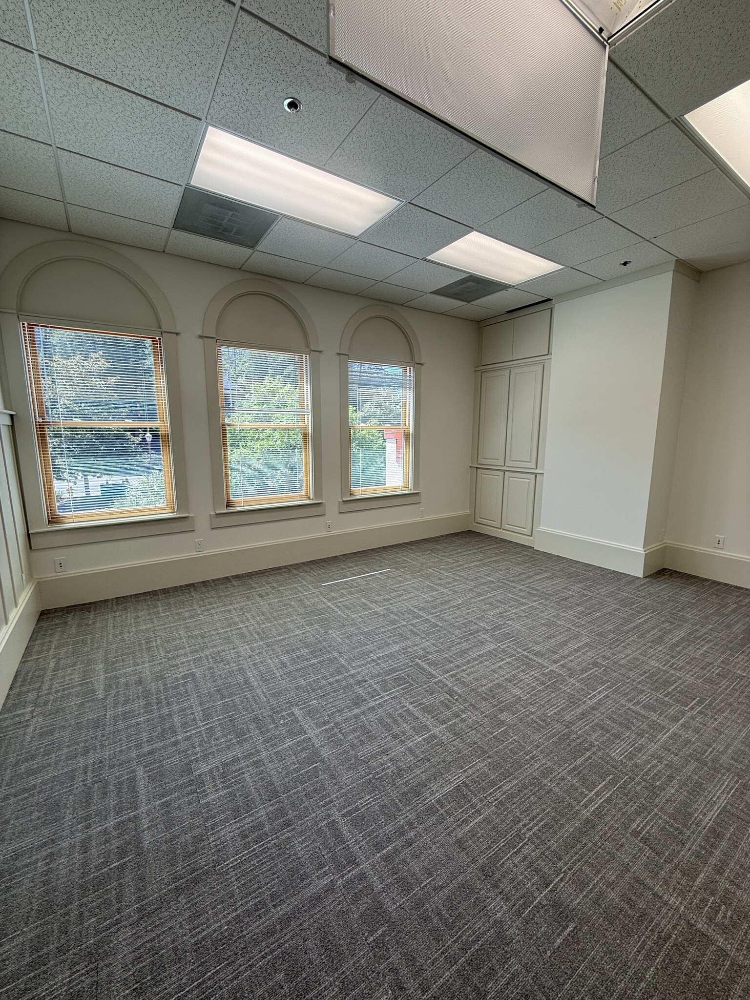 853 Lincoln Way, Auburn, CA à louer Photo intérieure– Image 1 sur 10