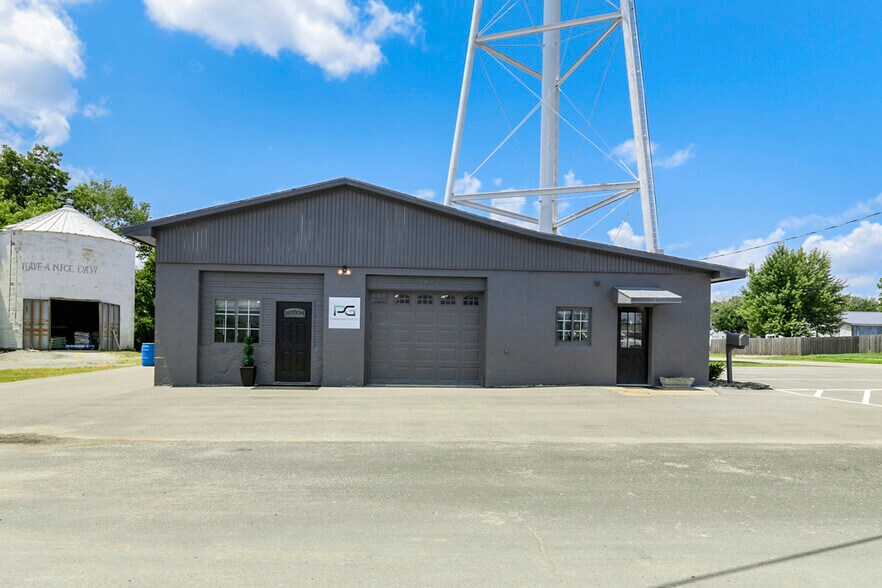 176 W 1st St, Peculiar, MO à vendre - Photo de l’immeuble – Image 1 sur 1