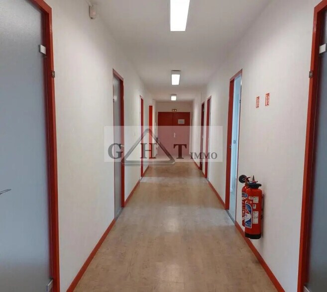 Bureau dans Mareuil-lès-Meaux à louer - Photo intérieure – Image 2 sur 4