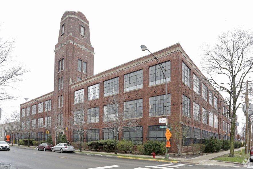 1240 N Homan Ave, Chicago, IL à louer - Photo de l’immeuble – Image 1 sur 7