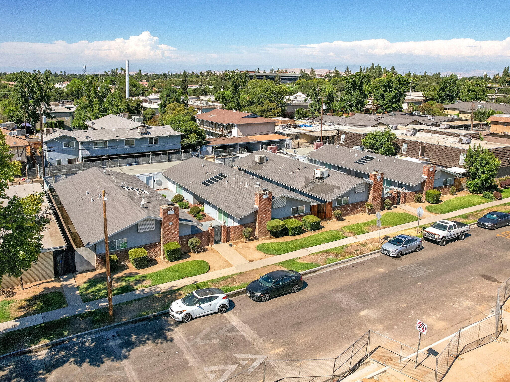 3357-3365 E Fairmont Ave, Fresno, CA à vendre Photo de l’immeuble– Image 1 sur 23