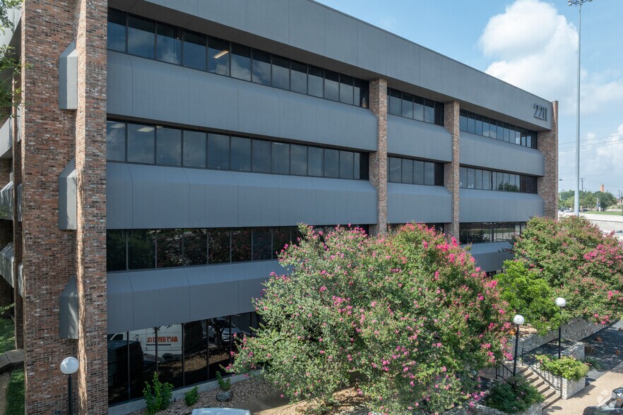 2211 IH-35 S, Austin, TX à louer - Photo de l’immeuble – Image 2 sur 25