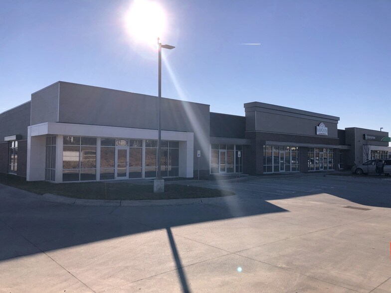 1275 W Highway 1, Iowa City, IA à louer - Photo de l’immeuble – Image 1 sur 2