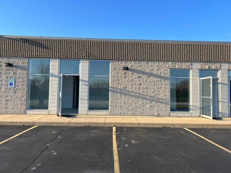 16640-16646 W National Ave, New Berlin, WI à louer - Photo de l’immeuble – Image 1 sur 27