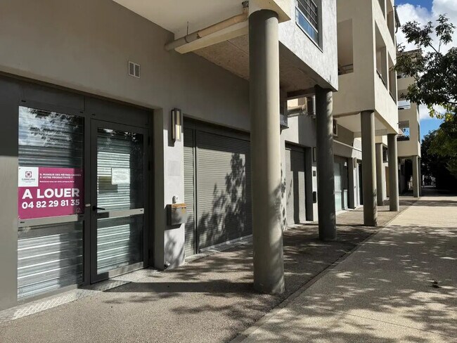 Plus de détails pour 4 Rue De L'Ecole, Rillieux-la-Pape - Local d'activités à louer