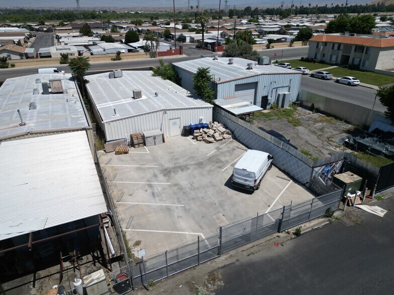 1105 W Columbus St, Bakersfield, CA à louer - Photo de l’immeuble – Image 2 sur 3