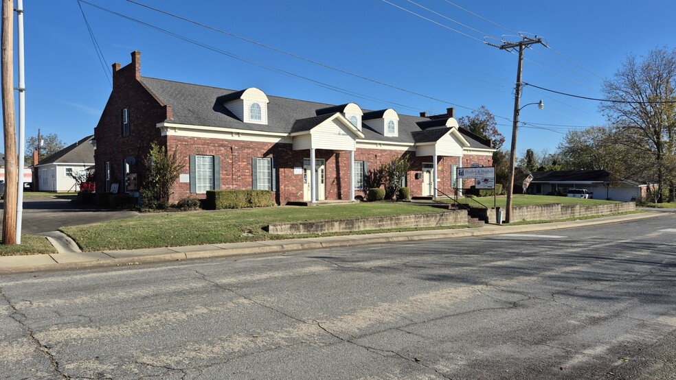 310 Clay St, Arkadelphia, AR à vendre - Photo principale – Image 1 sur 15