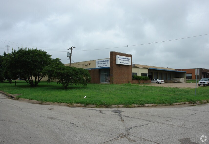 8400 Sovereign Row, Dallas, TX à vendre - Photo principale – Image 1 sur 8