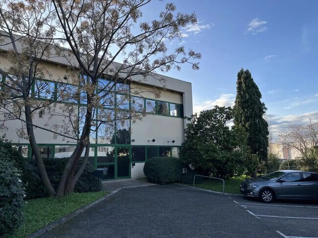 Plus de détails pour Local d’activités à vendre