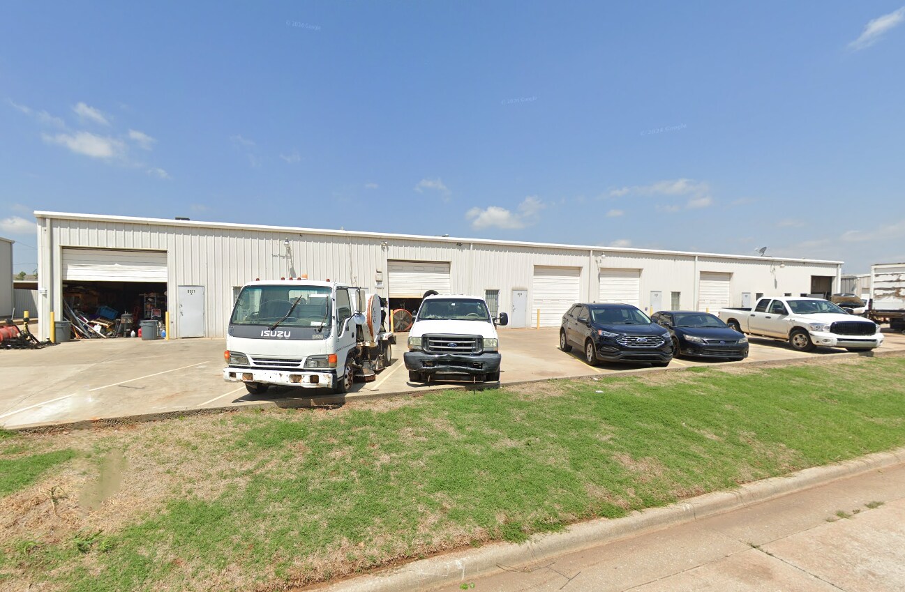 8001 N Wilshire Ct, Oklahoma City, OK à louer Photo de l’immeuble– Image 1 sur 2