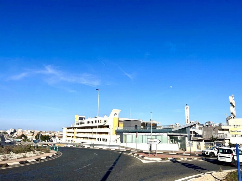 Local commercial dans Torrevieja à vendre - Photo de l’immeuble – Image 3 sur 9