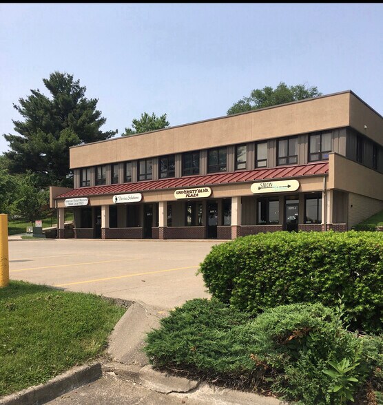 8435 University Blvd, Clive, IA à vendre - Photo de l’immeuble – Image 2 sur 6