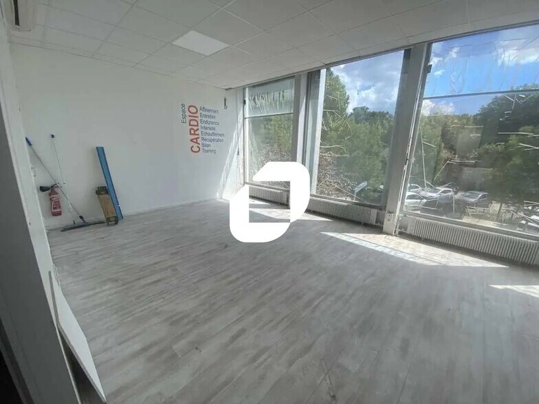 Bureau dans Saint-Médard-en-Jalles à louer - Photo de l’immeuble – Image 1 sur 34