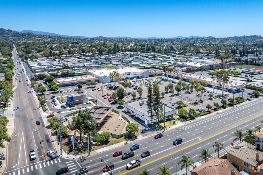 2315-2375 Valley Pky E, Escondido, CA à louer - Aérien – Image 2 sur 11