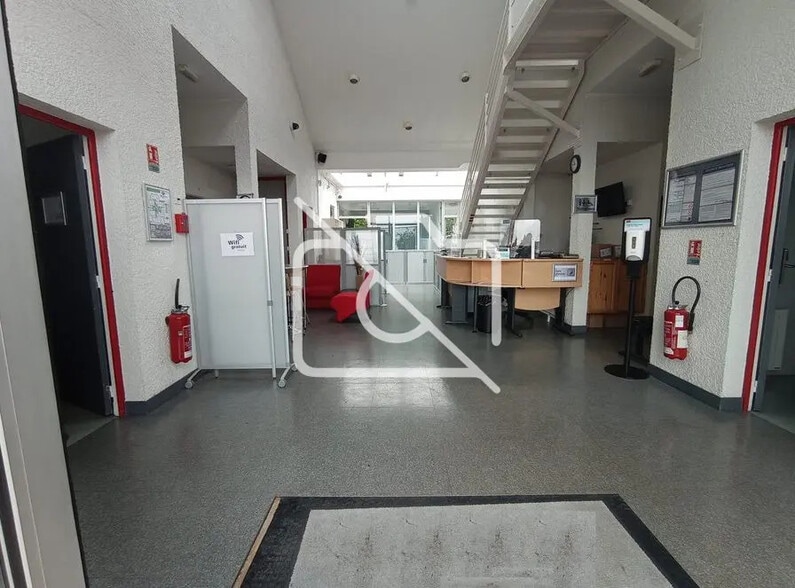 Bureau dans Linas à vendre - Photo de l’immeuble – Image 2 sur 7
