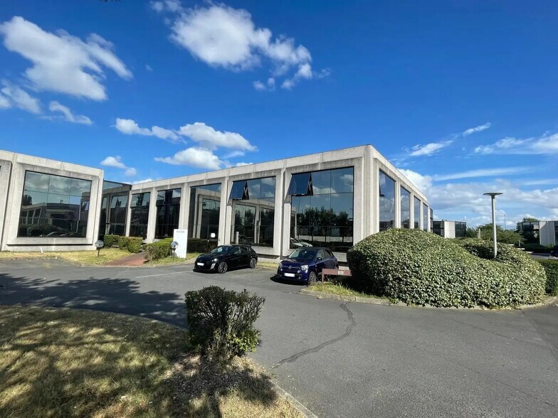 Local d'activités dans Argenteuil à vendre - Photo de l’immeuble – Image 1 sur 13