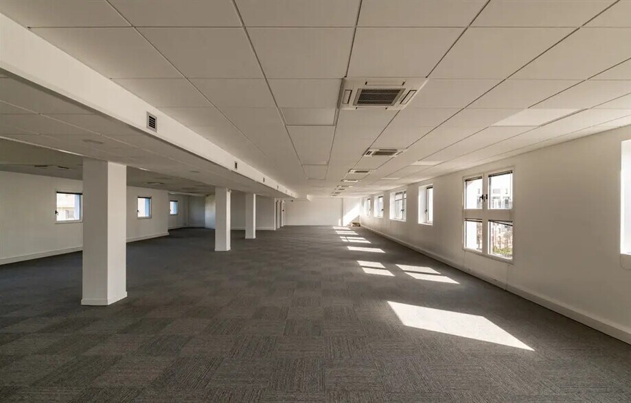 Bureau dans Suresnes à vendre - Photo de l’immeuble – Image 2 sur 9