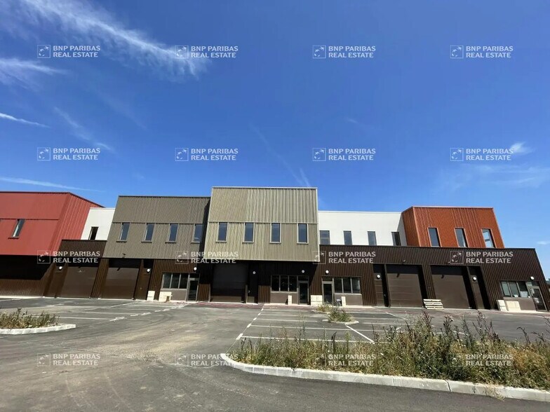 Local d'activités dans Buchelay à vendre - Photo de l’immeuble – Image 2 sur 10