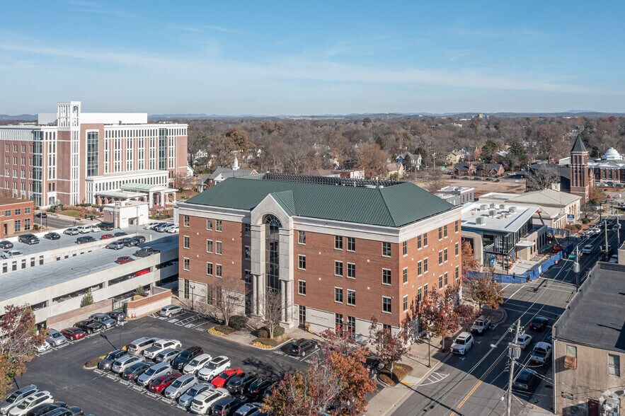 214 W College St, Murfreesboro, TN à vendre - Photo de l’immeuble – Image 2 sur 4