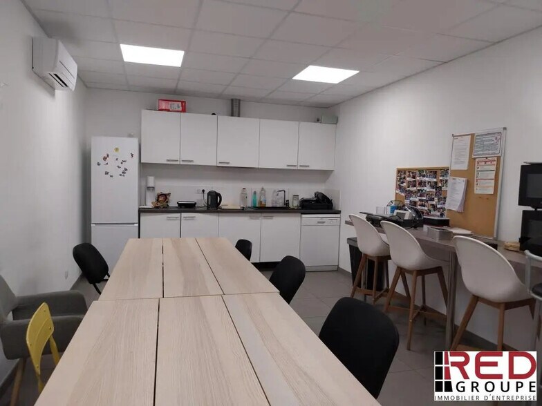 Industriel/Logistique dans Les Pennes-Mirabeau à louer - Photo de l’immeuble – Image 2 sur 13