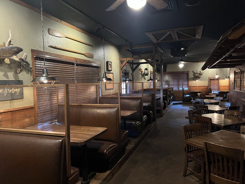 4700 W Locust St, Rogers, AR à louer - Photo intérieure – Image 3 sur 10