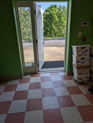 Plus de détails pour 2210 Tucker Station Rd, Louisville, KY - Santé à vendre