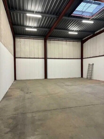 Local d’activités dans Champigny-sur-Marne à louer - Photo de l’immeuble – Image 1 sur 7