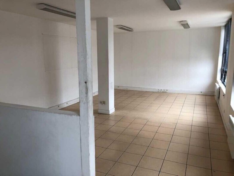 Local commercial dans Elbeuf à louer - Photo intérieure – Image 3 sur 3