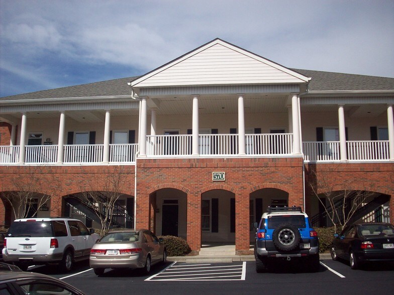 570 W Crossville Rd, Roswell, GA à vendre - Photo principale – Image 1 sur 64
