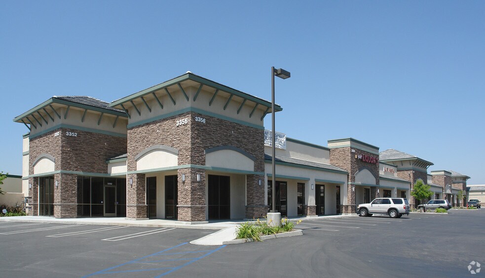 3352-3400 Wentworth Dr, Hemet, CA à louer - Photo de l’immeuble – Image 1 sur 10