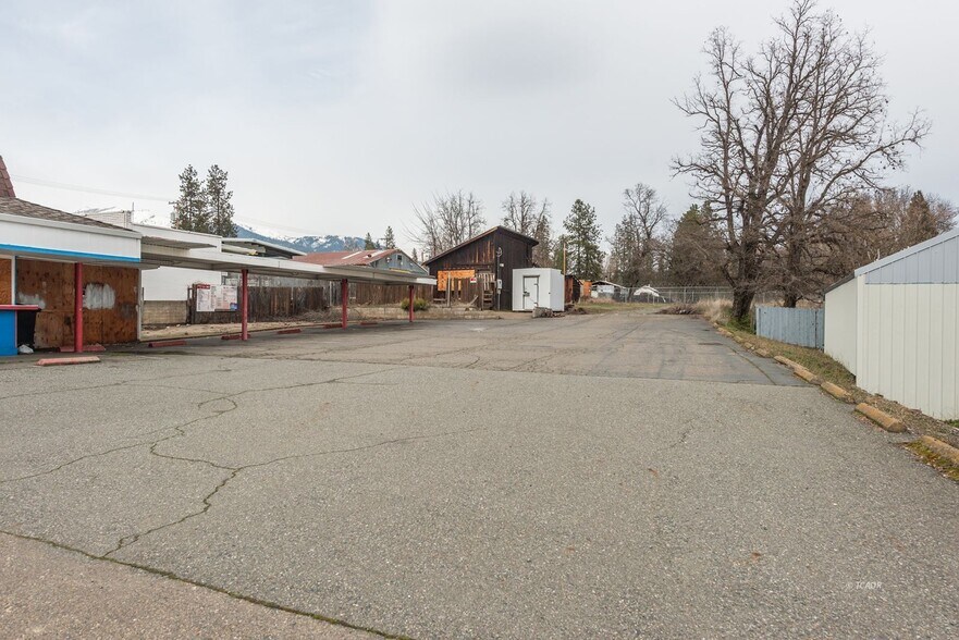 1081 Main St, Weaverville, CA à vendre - Photo de l’immeuble – Image 2 sur 10