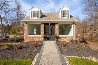 593 Ramapo Valley Rd, Oakland, NJ à louer Photo intérieure– Image 2 sur 18