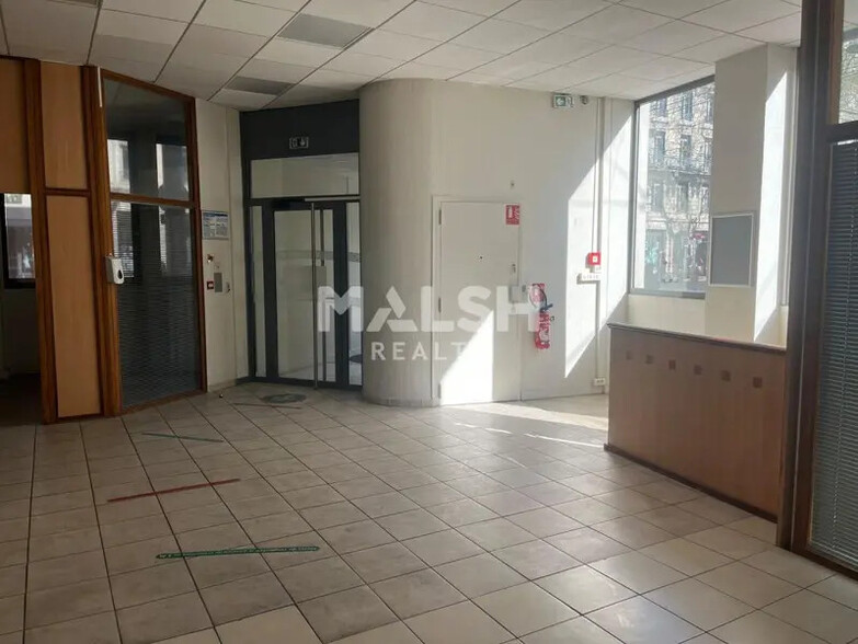 Local commercial dans Lyon à louer - Hall d’entrée – Image 3 sur 15