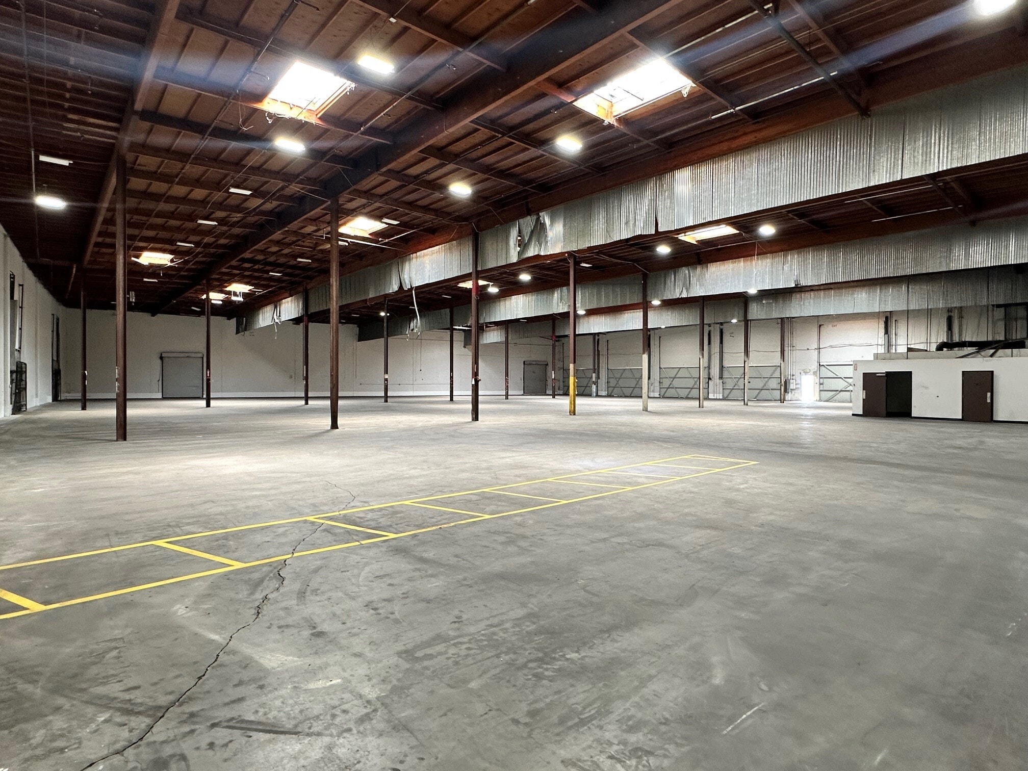 4270-4310 S Maywood Ave, Vernon, CA à louer Photo intérieure– Image 1 sur 17