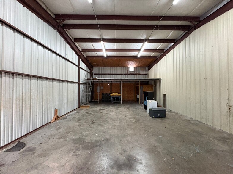 650 Stafford Run Rd, Stafford, TX à louer - Photo de l’immeuble – Image 3 sur 14