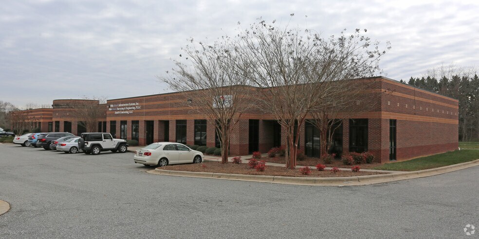 971-985 Pinebrook Knolls Dr, Winston-Salem, NC à louer - Photo de l’immeuble – Image 1 sur 5