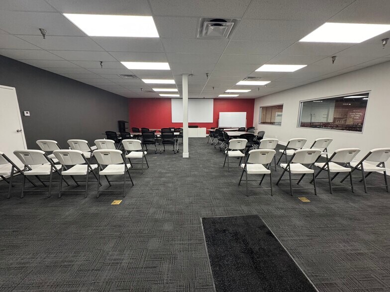 240 E Rosecrans Ave, Gardena, CA à vendre - Photo intérieure – Image 2 sur 8