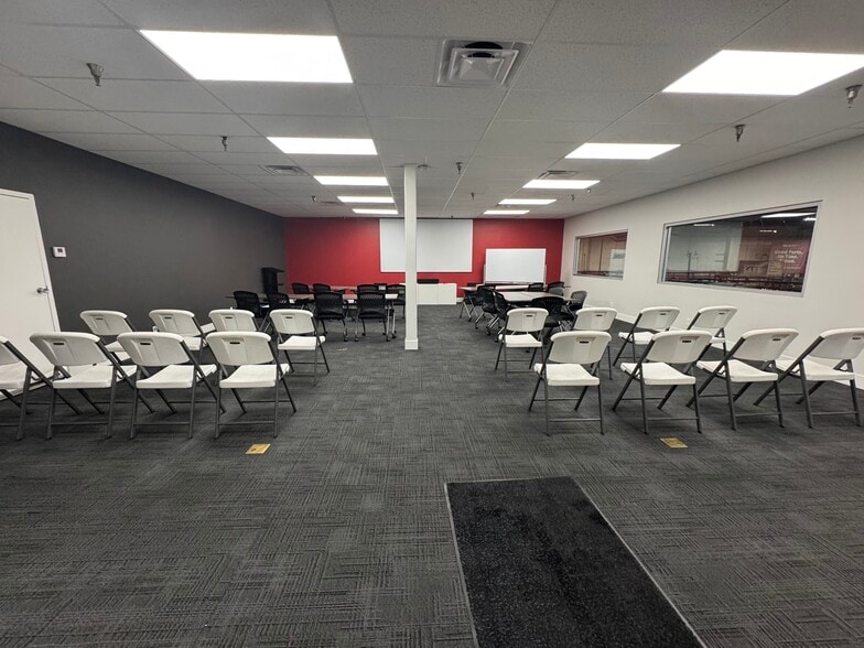 240 E Rosecrans Ave, Gardena, CA à vendre - Photo intérieure – Image 2 sur 8