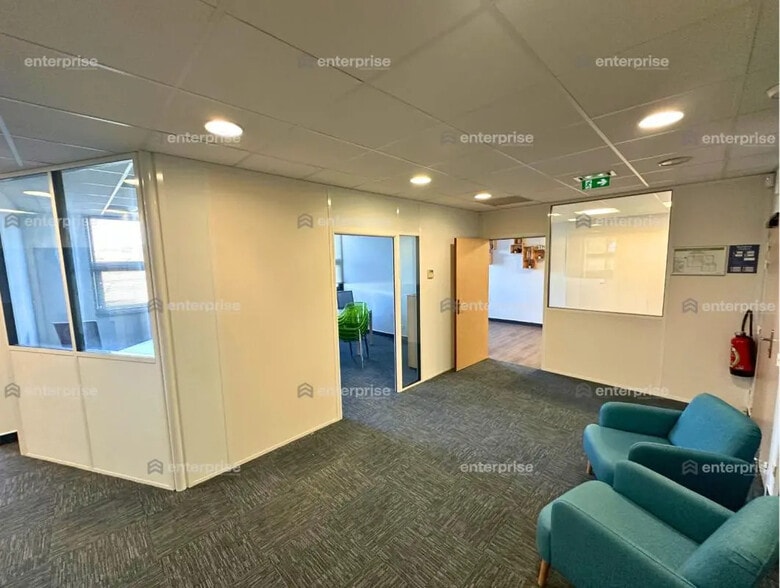 Bureau dans Compiègne à louer - Photo intérieure – Image 2 sur 7