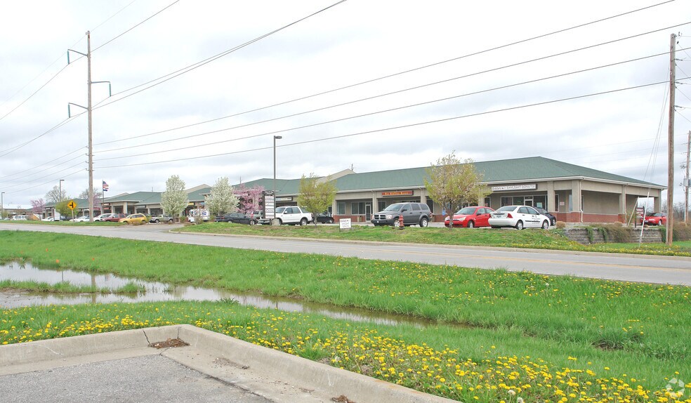 1400-1454 SW Eagles Pky, Blue Springs, MO à louer - Photo principale – Image 1 sur 3