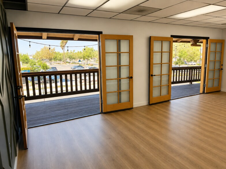 110 Civic Center Dr, Vista, CA à louer - Photo intérieure – Image 2 sur 22
