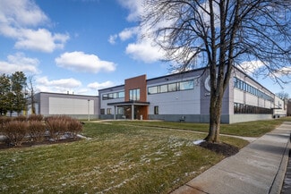 Plus de détails pour 114 Tived Ln E, Edison, NJ - Industriel/Logistique à louer