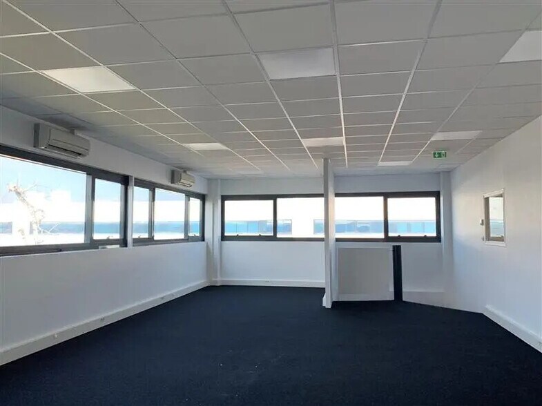 Bureau dans Bonneuil-sur-Marne à louer - Photo de l’immeuble – Image 3 sur 5