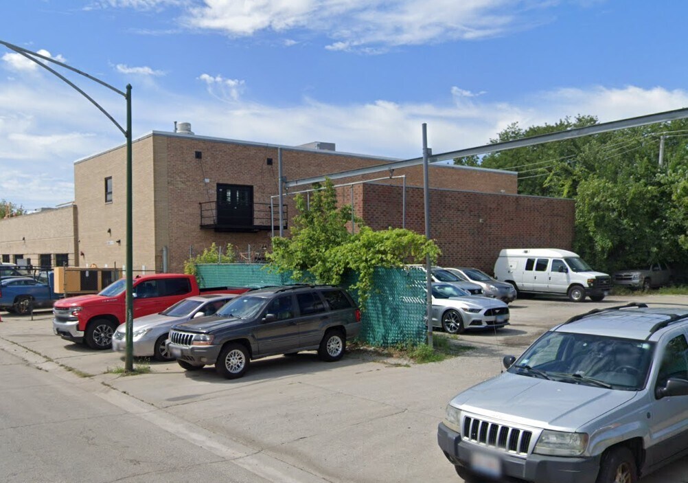 3300-3306 N Knox Ave, Chicago, IL à louer Photo de l’immeuble– Image 1 sur 4