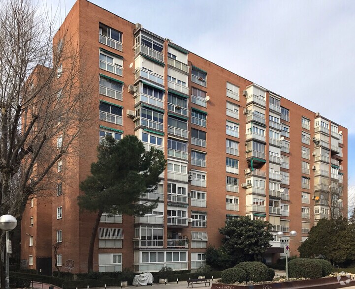 Immeuble residentiel dans Madrid, Madrid à vendre - Photo de l’immeuble – Image 3 sur 3